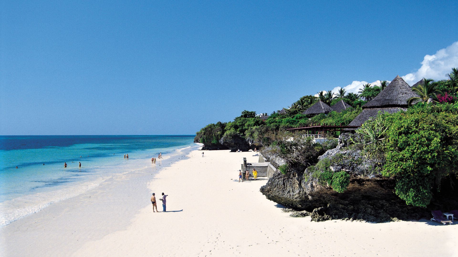 Den smukke strand ved Leopard Beach Resort på Kenyakysten Den smukke strand ved Leopard Beach Resort på Kenyakysten