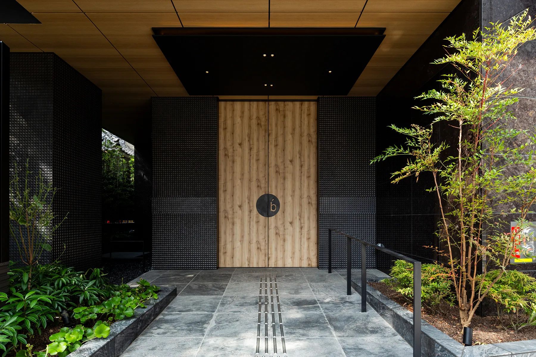 The B Asakusa, indgang