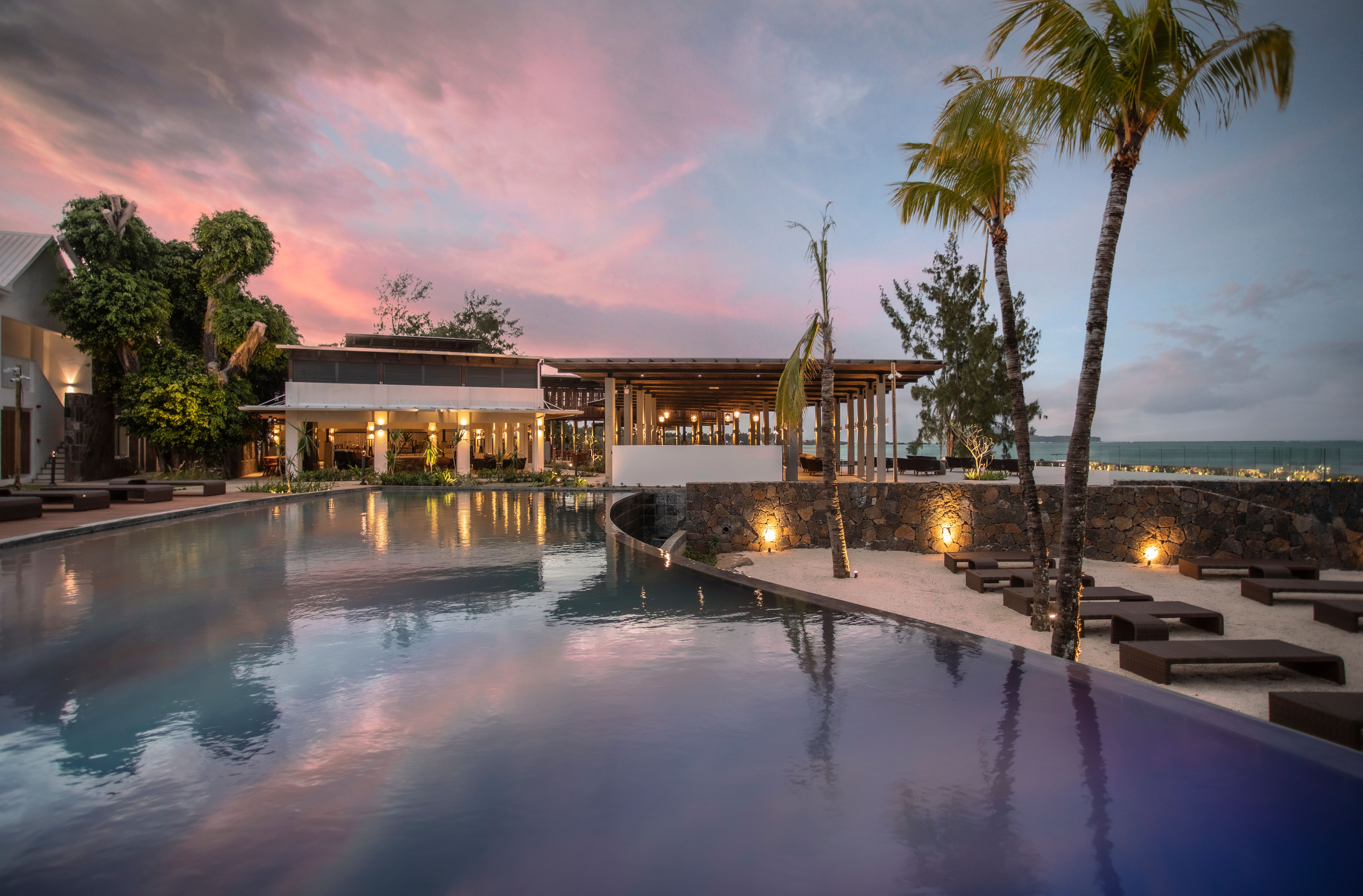 Sea Diamond Boutique Hotel - strand og pool om aftenen