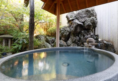 Onishiya Suishoen, udendørs bad