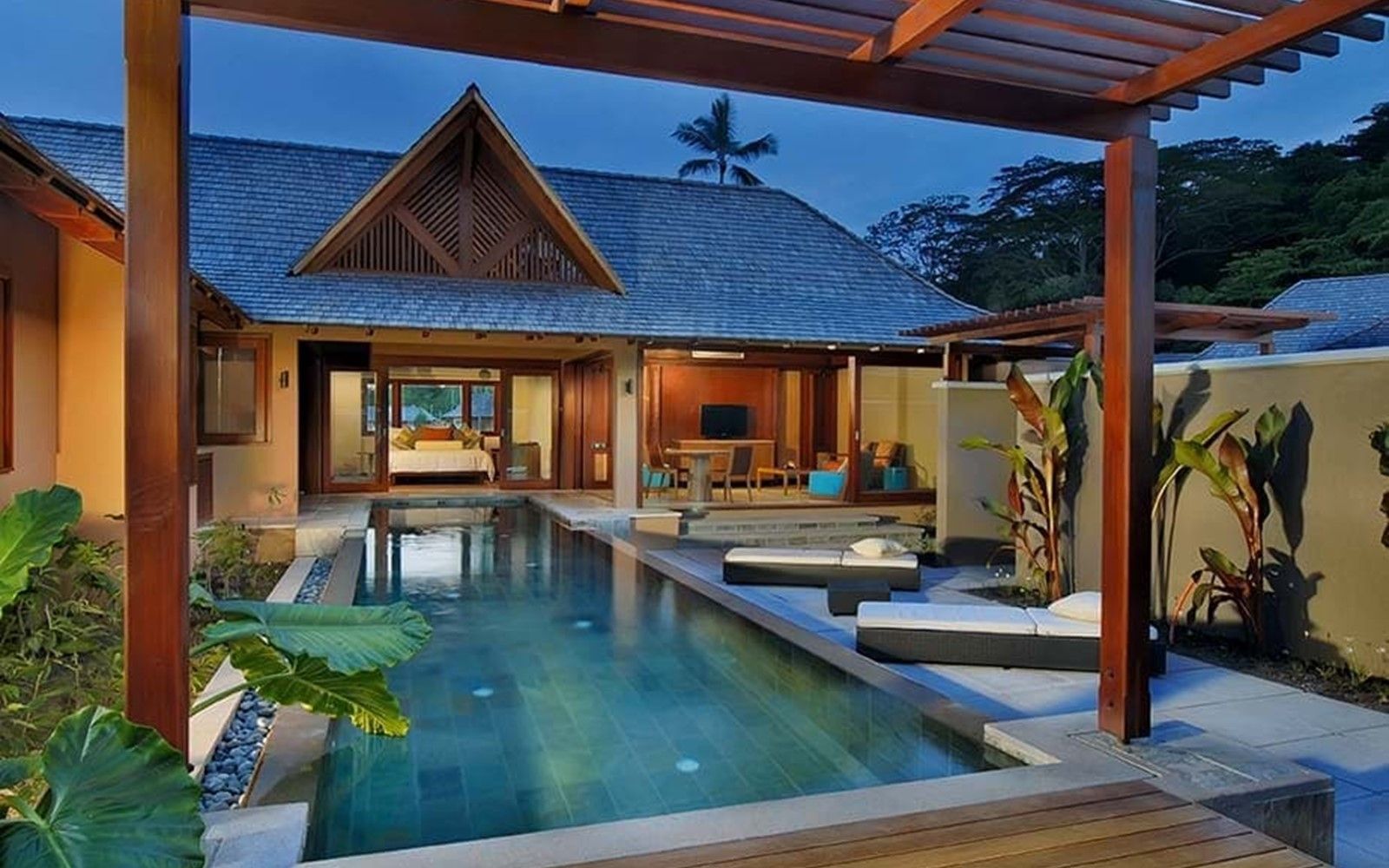 Swimmingpool ved Constance Ephelia Resort