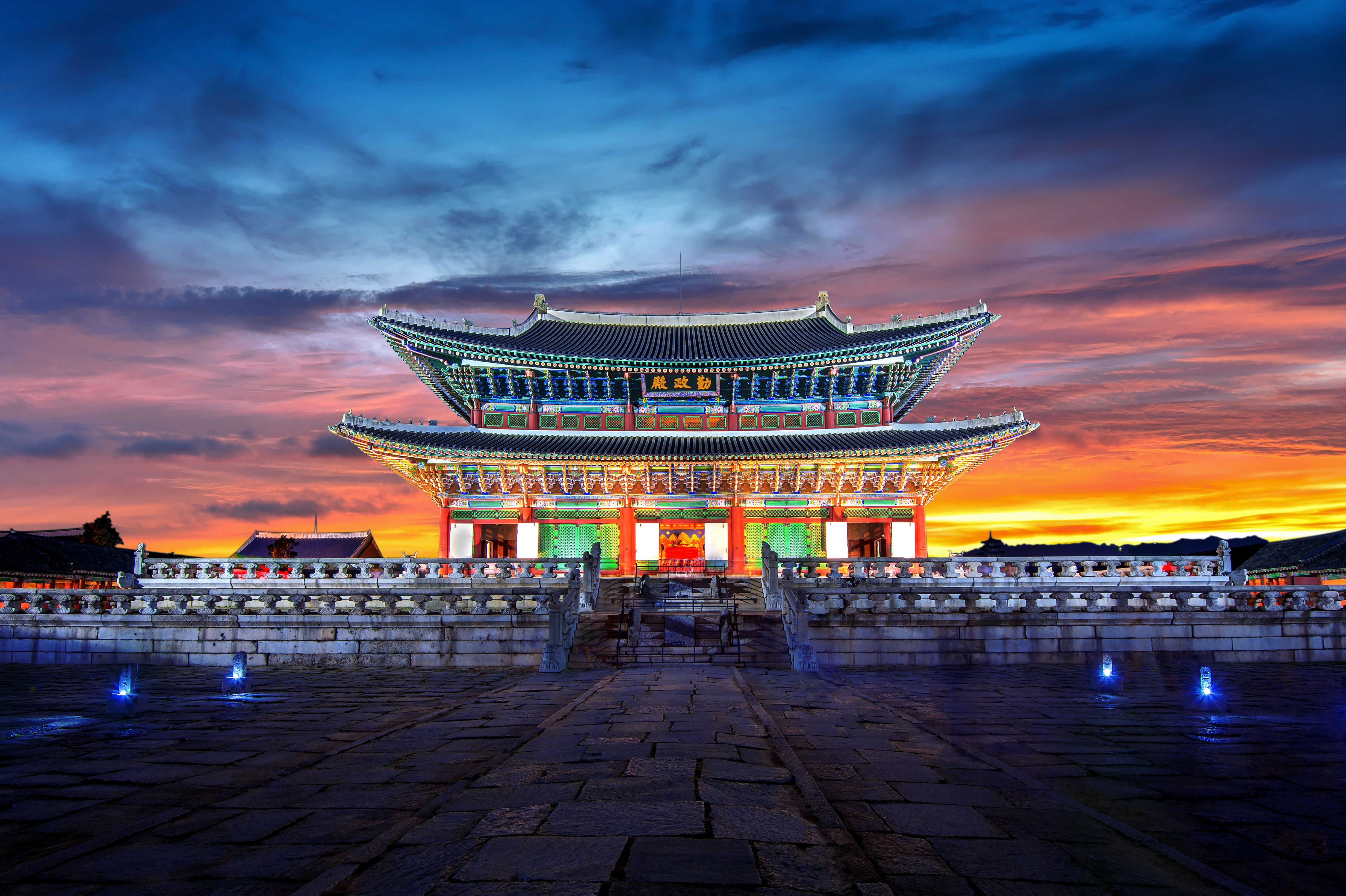 Gyeongbokgung Palads ved skumring i Seoul.