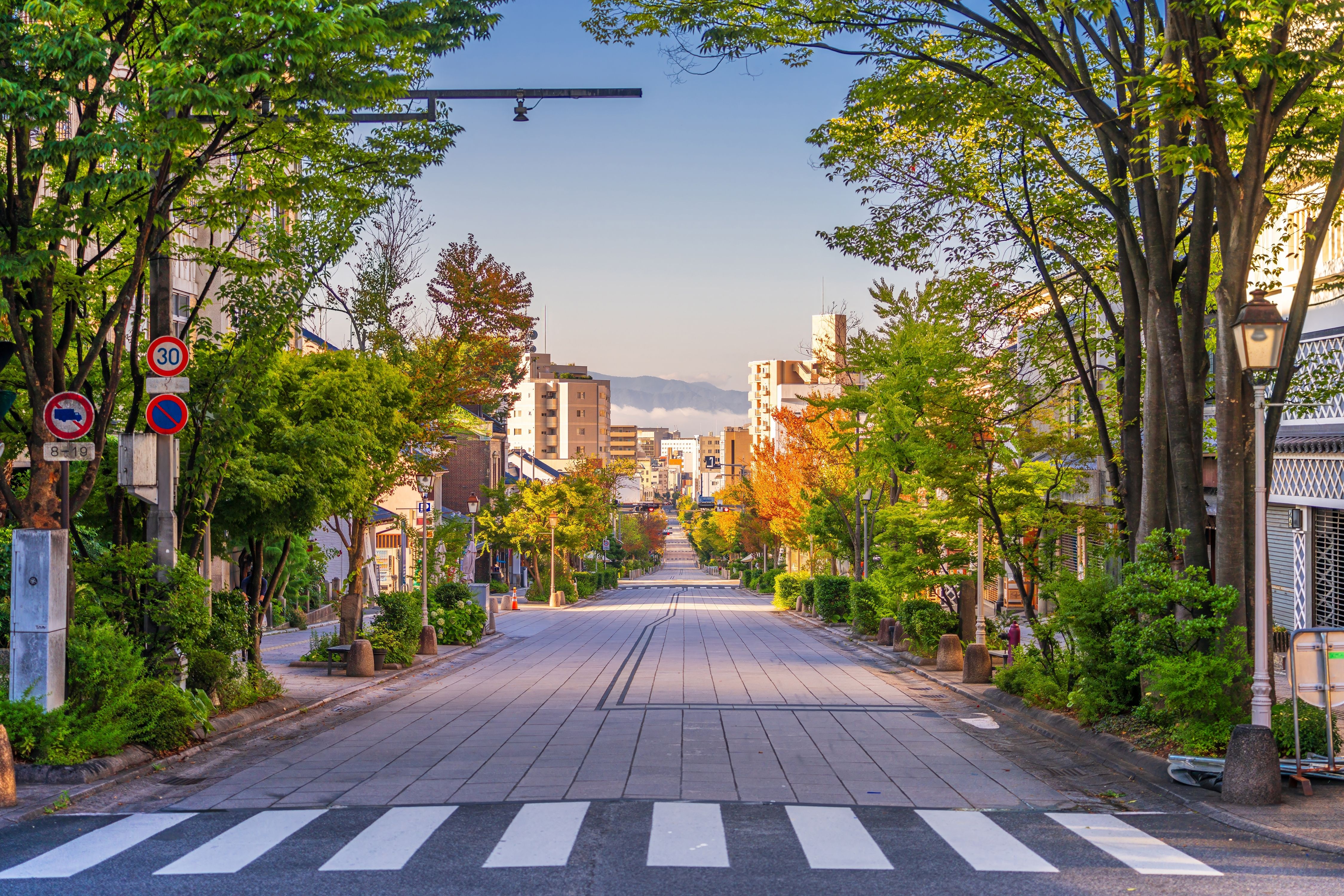 Nakamise Street i Nagano ved daggry.