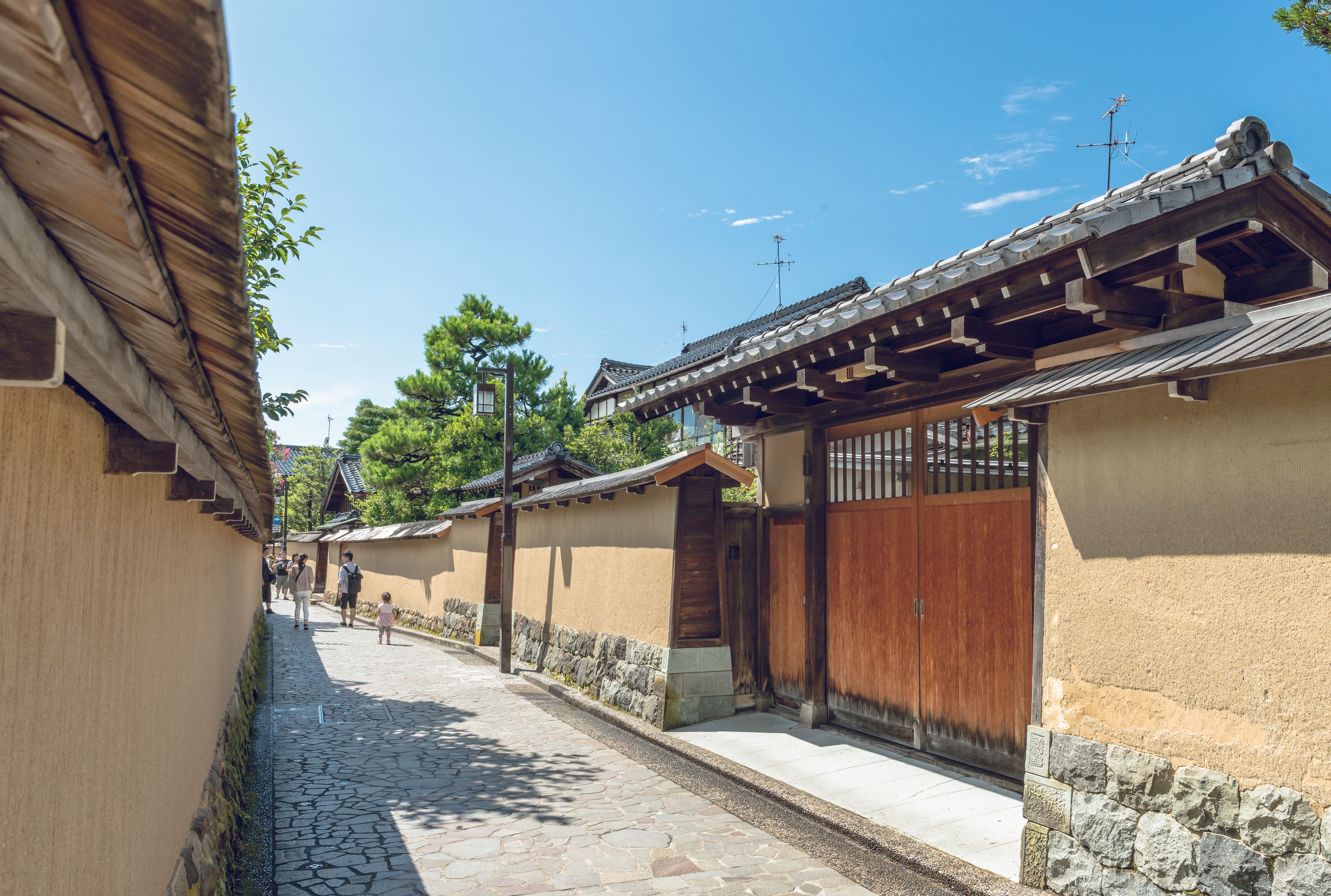 Traditionelt bymiljø ved samurairesidens i Kanazawa.