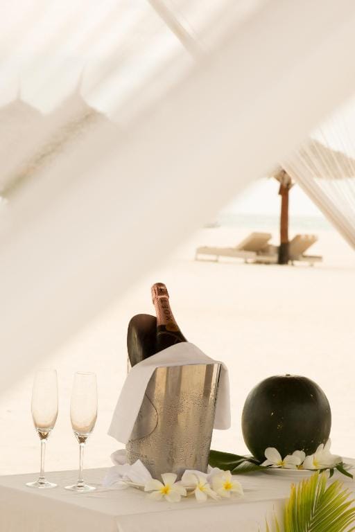 CHampagne på stranden ved Gold Zanzibar Beach Result
