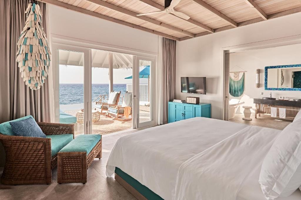 Luksuriøs Overwater Villa på Finolhu Maldiverne med havudsigt og privat terrasse.