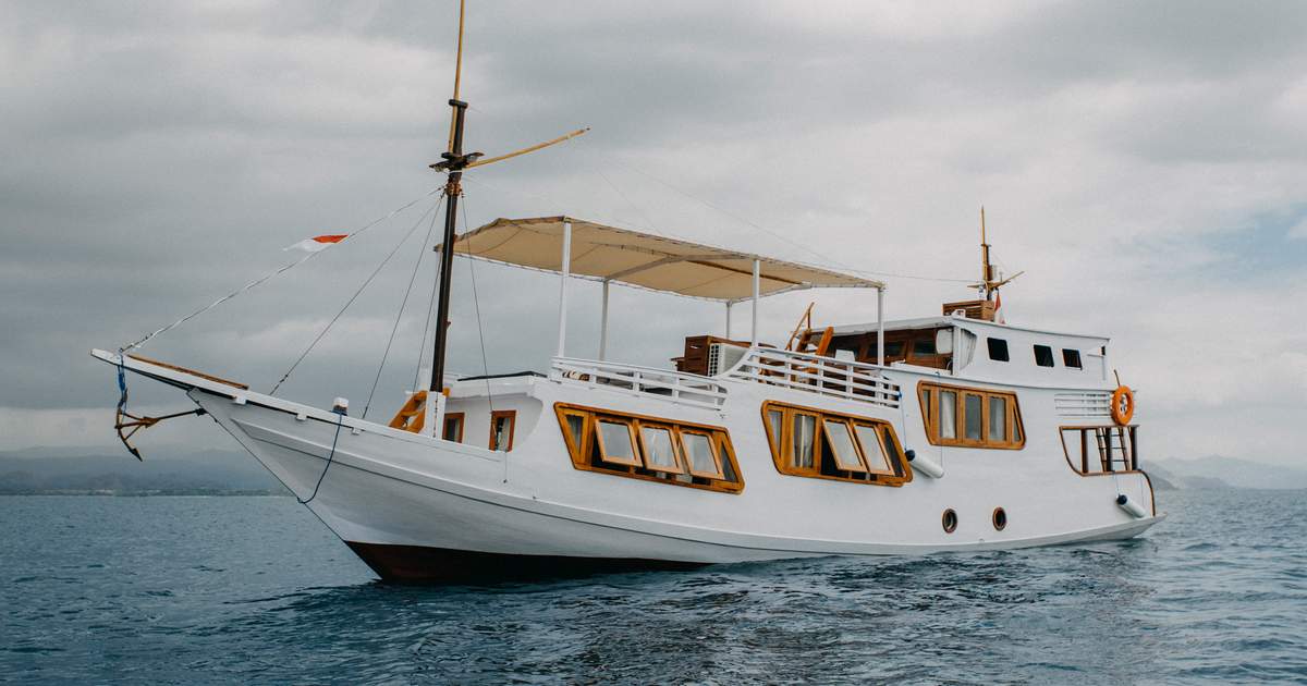 White Pearl 02 – traditionel træbåd til sejlads i Komodo National Park, Indonesien.