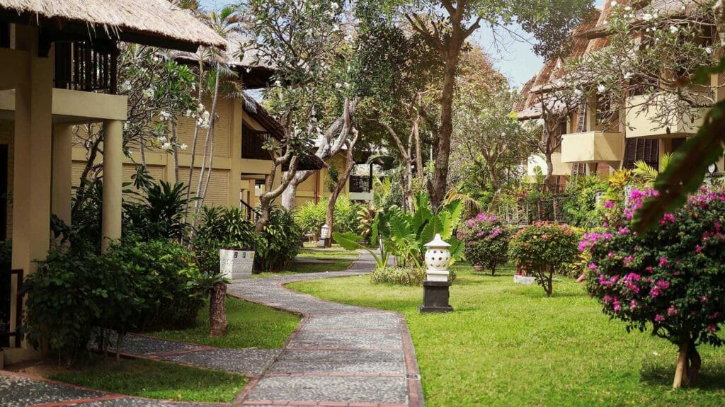 Smuk havegang ved Mercure Resort Sanur.