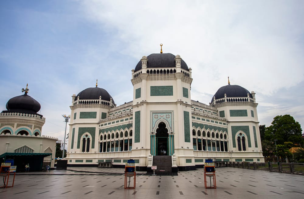 Masjid Raya Al-Mashun – Den storslåede hovedmoské i Medan, Indonesien.