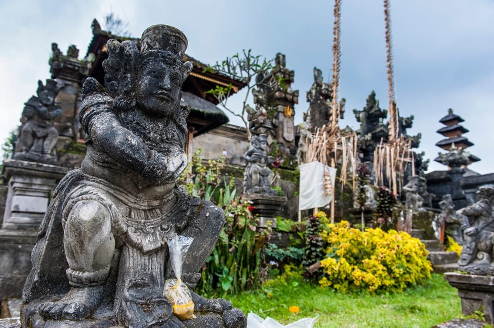 Pura Besakih – Balis hellige moder-tempel, hvor tro, historie og natur mødes ved foden af Mount Agung.