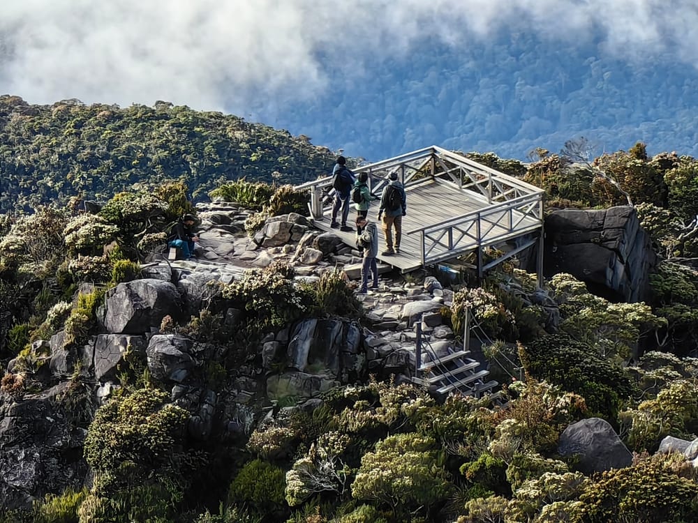 Udsigt over stien mod Mount Kinabalu i Sabah, Malaysia.