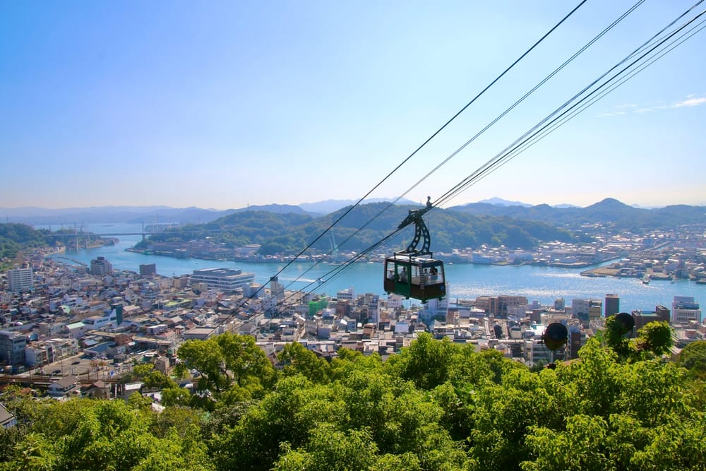 Ropeway i Onomichi med udsigt over Seto-indhavet og øerne i Hiroshima-præfekturet.