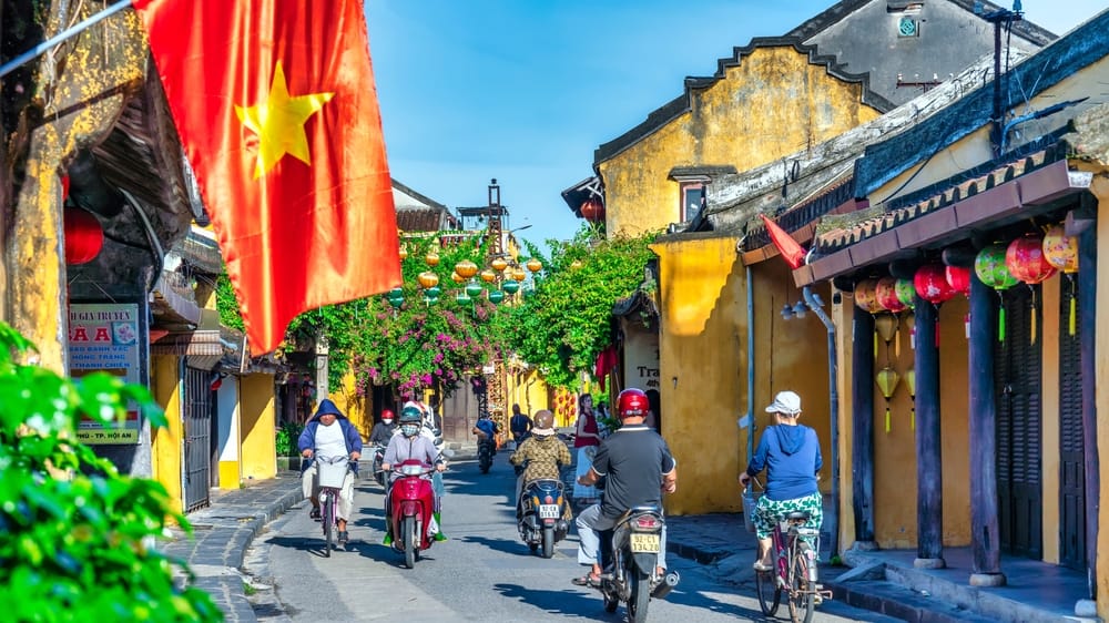 Hoi Ans gamle bydel i Vietnam med historiske bygninger, lanterner og stemningsfulde gader