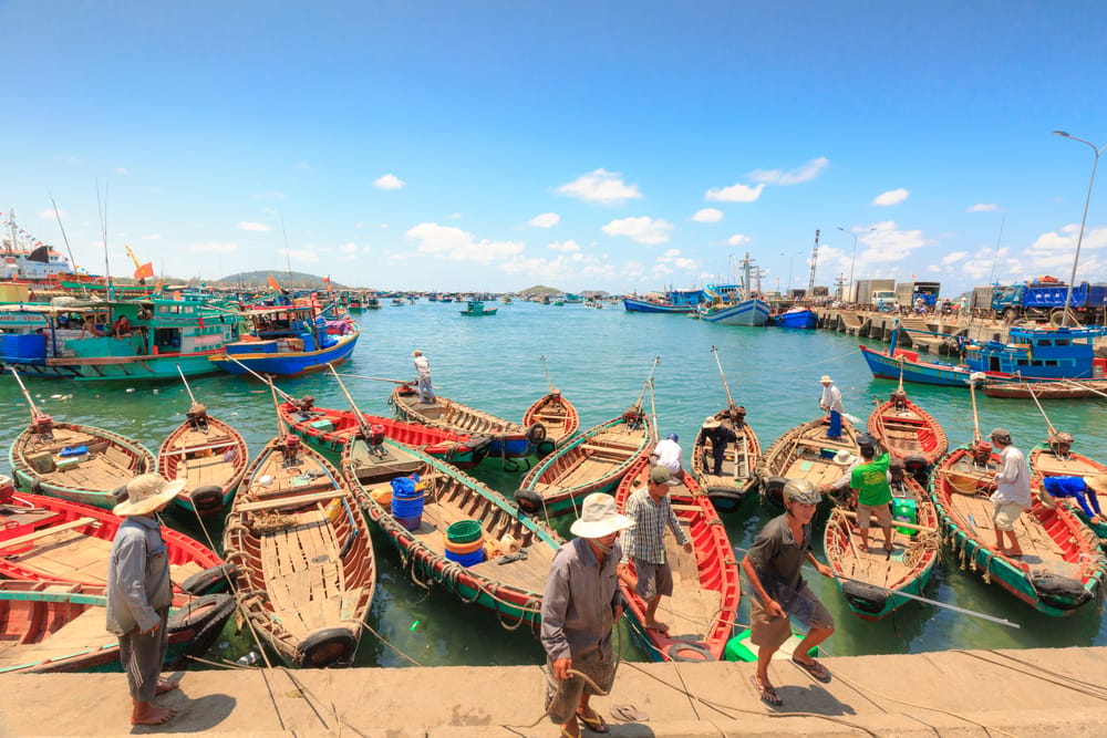 Phu Quoc Island i Kien Giang-provinsen, Vietnam, med turkist hav, palmer og tropisk strand