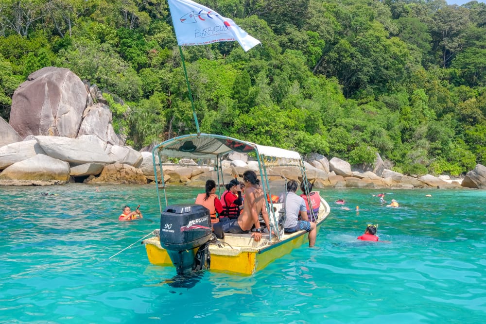 Snorkeltur fra båd i krystalklart vand ved Perhentian Islands