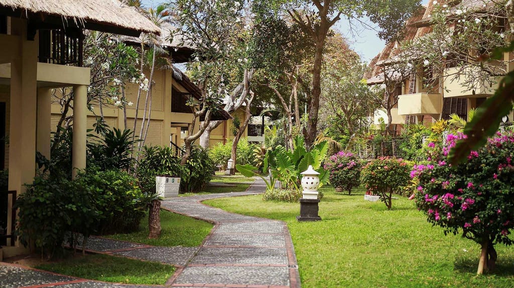 Smuk havegang ved Mercure Resort Sanur.