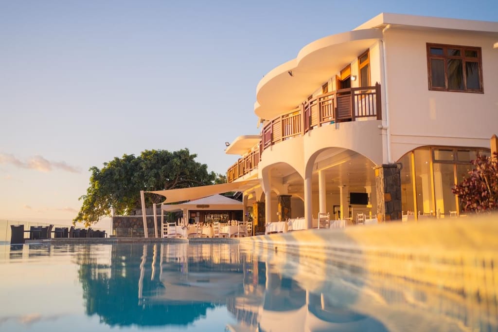 Gold Beach Resort Swimmingpool og værelser