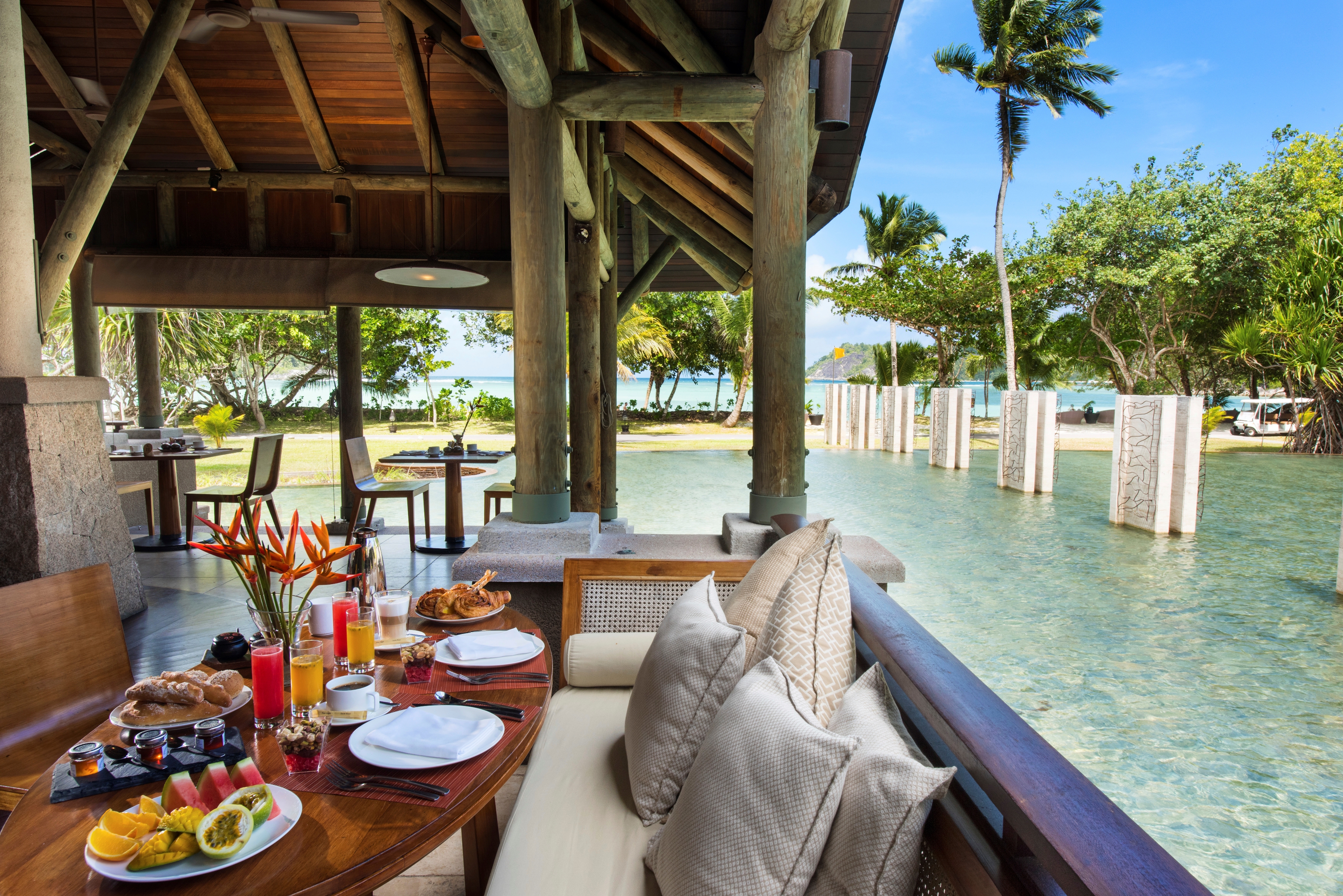 Constance Ephelia Resort Seychellerne restaurant med morgenmad