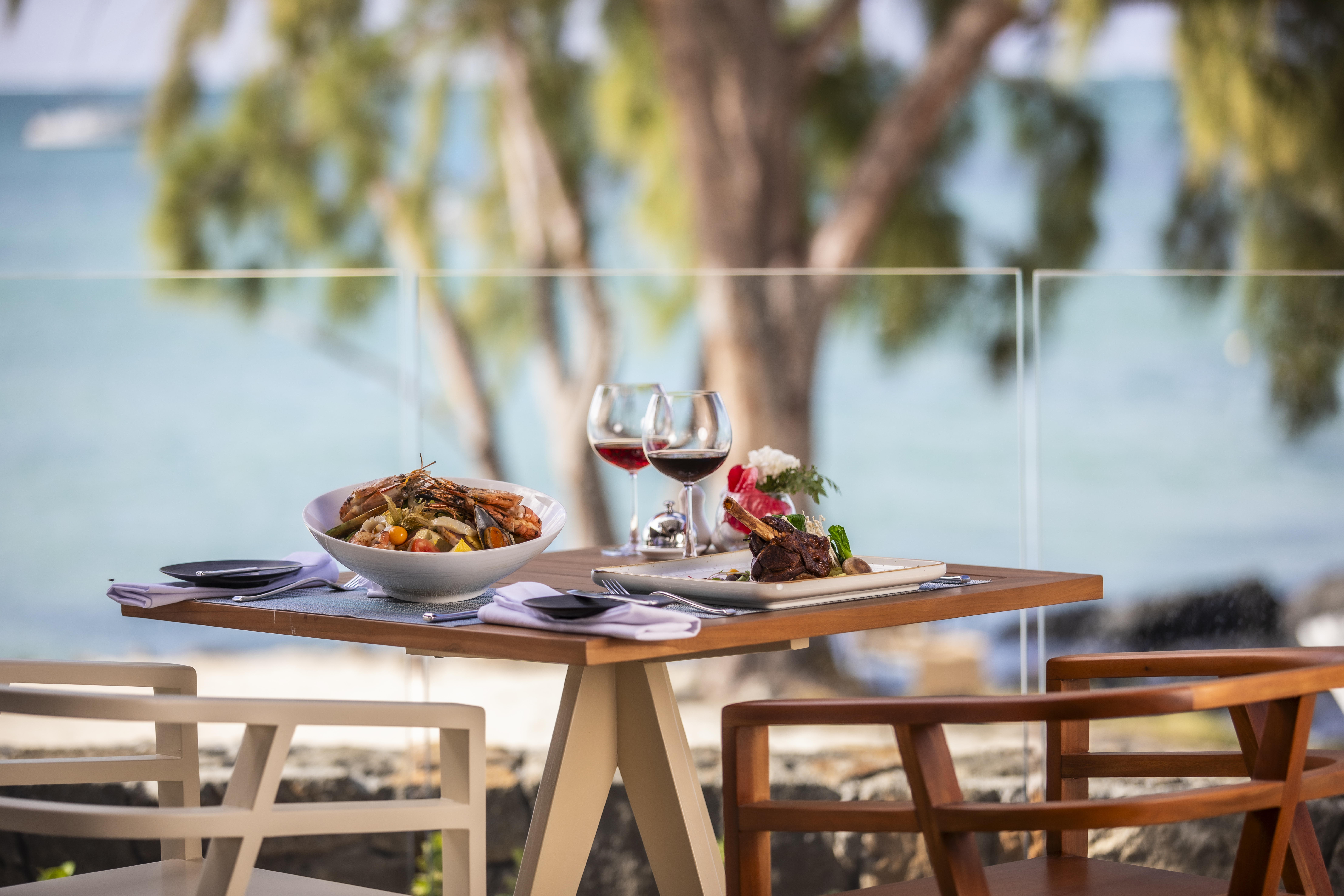 Bar med udsigt til stranden hos Sea Diamond Boutique Hotel & Spa