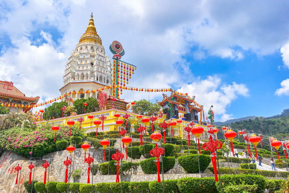 Kek Lok Si-templet på Penang Island i George Town, Malaysia, et af de største buddhistiske templer i Sydøstasien med farverige pagoder og imponerende arkitektur