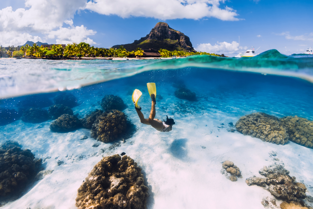 Freediving i krystalklart vand ved Mauritius