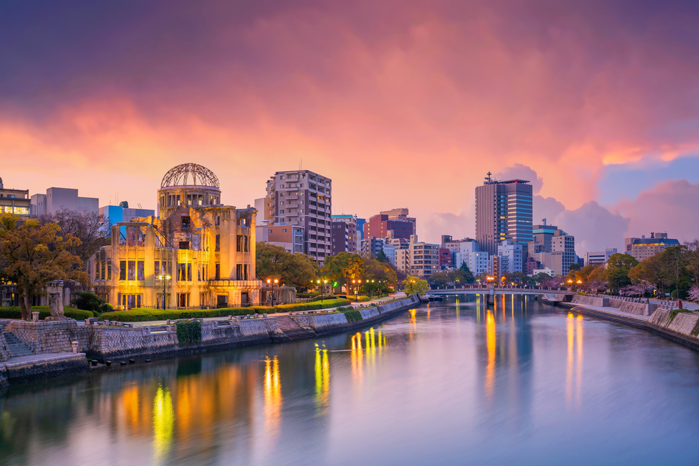 Hiroshima skyline med den historiske Atombombekuppel, et UNESCO-verdensarvssted og symbol på fred.