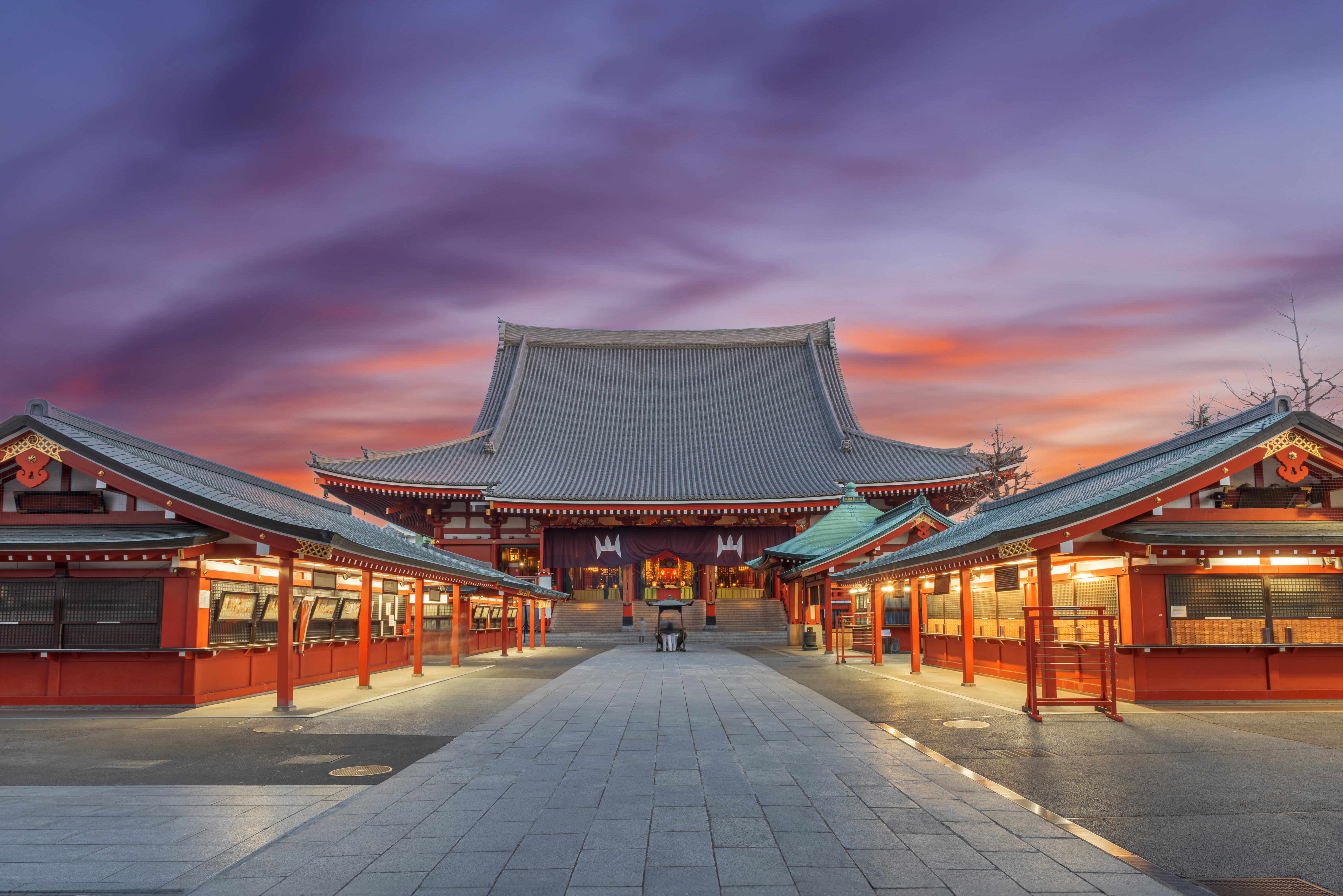 Senso-ji-templet i Asakusa, Tokyo ved daggry.