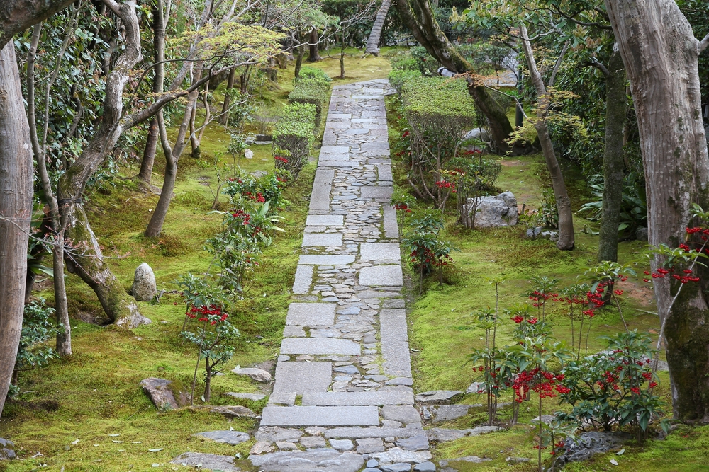 Zen-haven ved Ryoan-ji-templet i Kyoto, Japan – et berømt eksempel på japansk havekunst og meditation.